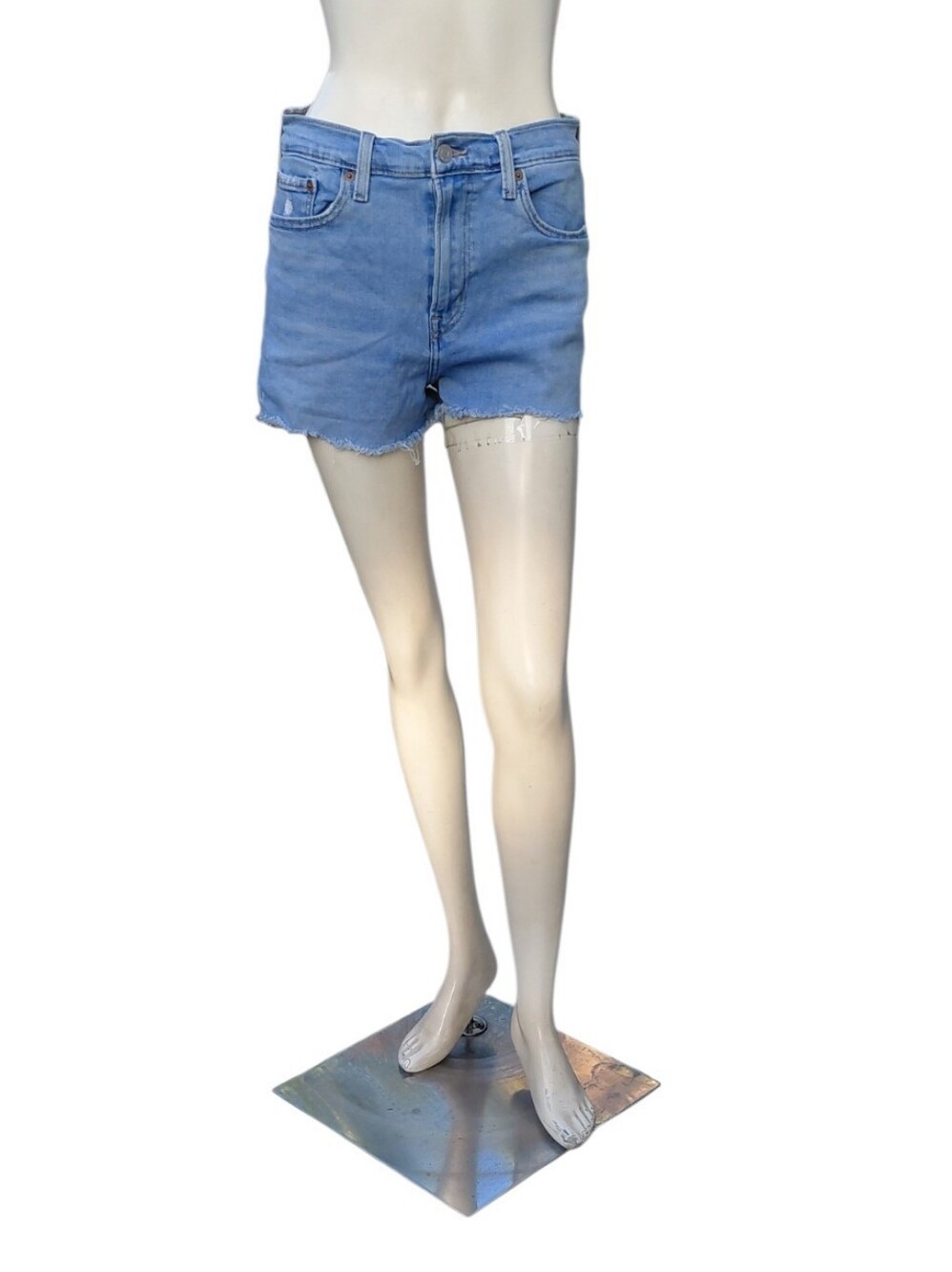 91826E Levi's High-Rise Shorts Size 29, W28" 2" Inseam 10" Rise